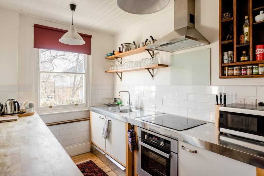 Apartment Beautiful Two-floor Flat Near Tube Station London