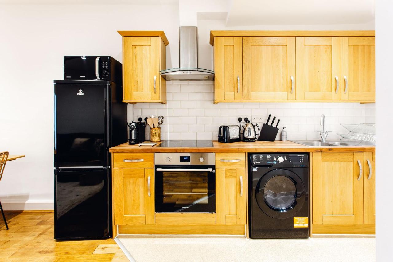 2 Bedroom Right On Trafalgar Square Apartment London