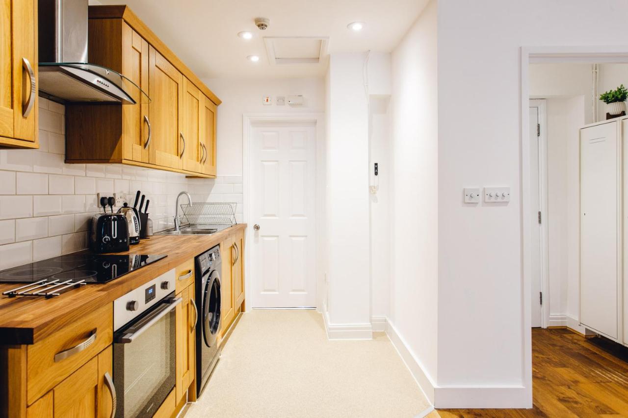Apartment 2 Bedroom Right On Trafalgar Square