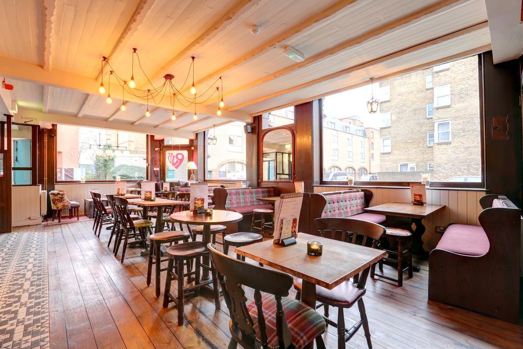 Publove @ The Exmouth Arms, Euston Vandrerhjem London