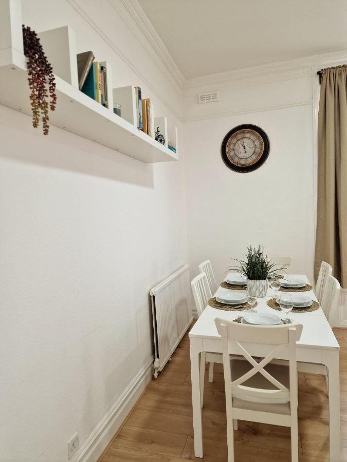 Spacious 4 Bedrooms For 10 Near Marble Arch Appartement Londen