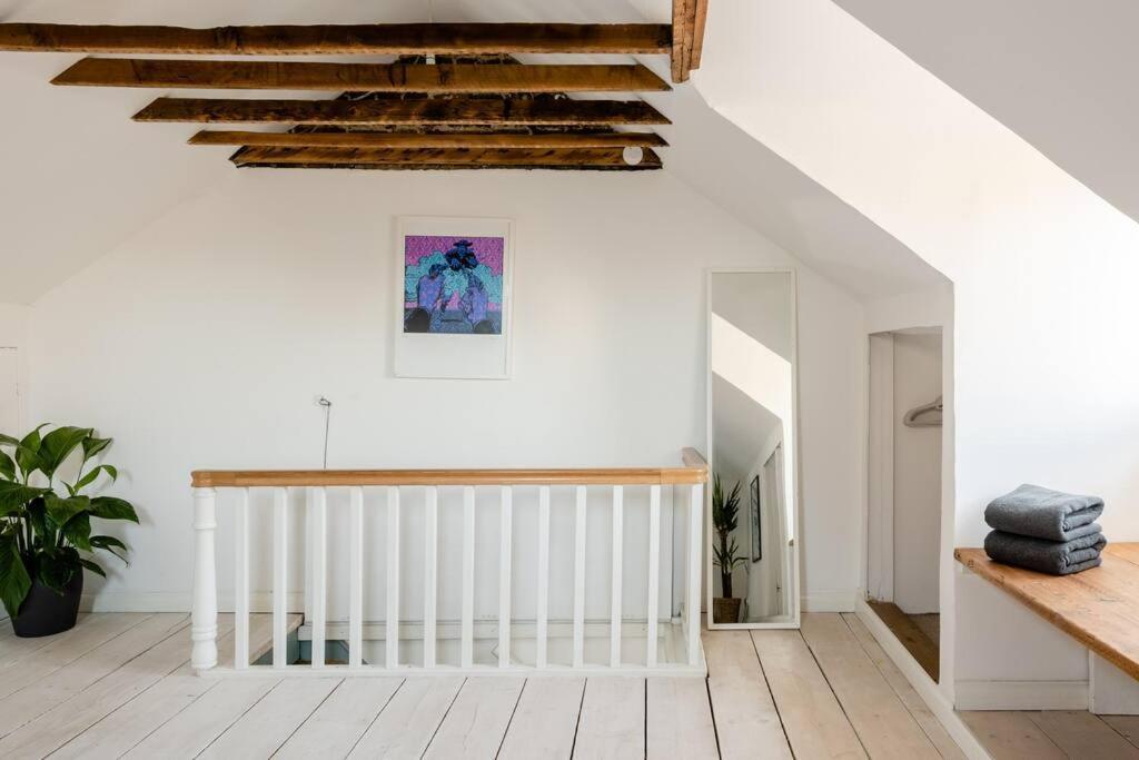Beautiful Two-floor Flat Near Tube Station * London
