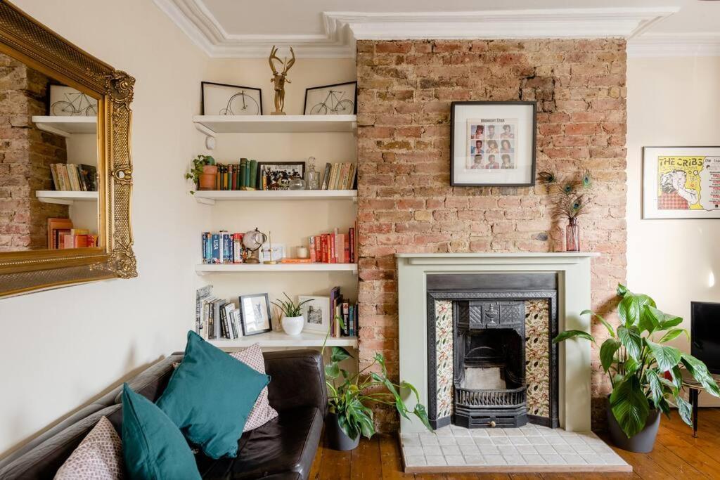 Beautiful Two-floor Flat Near Tube Station London