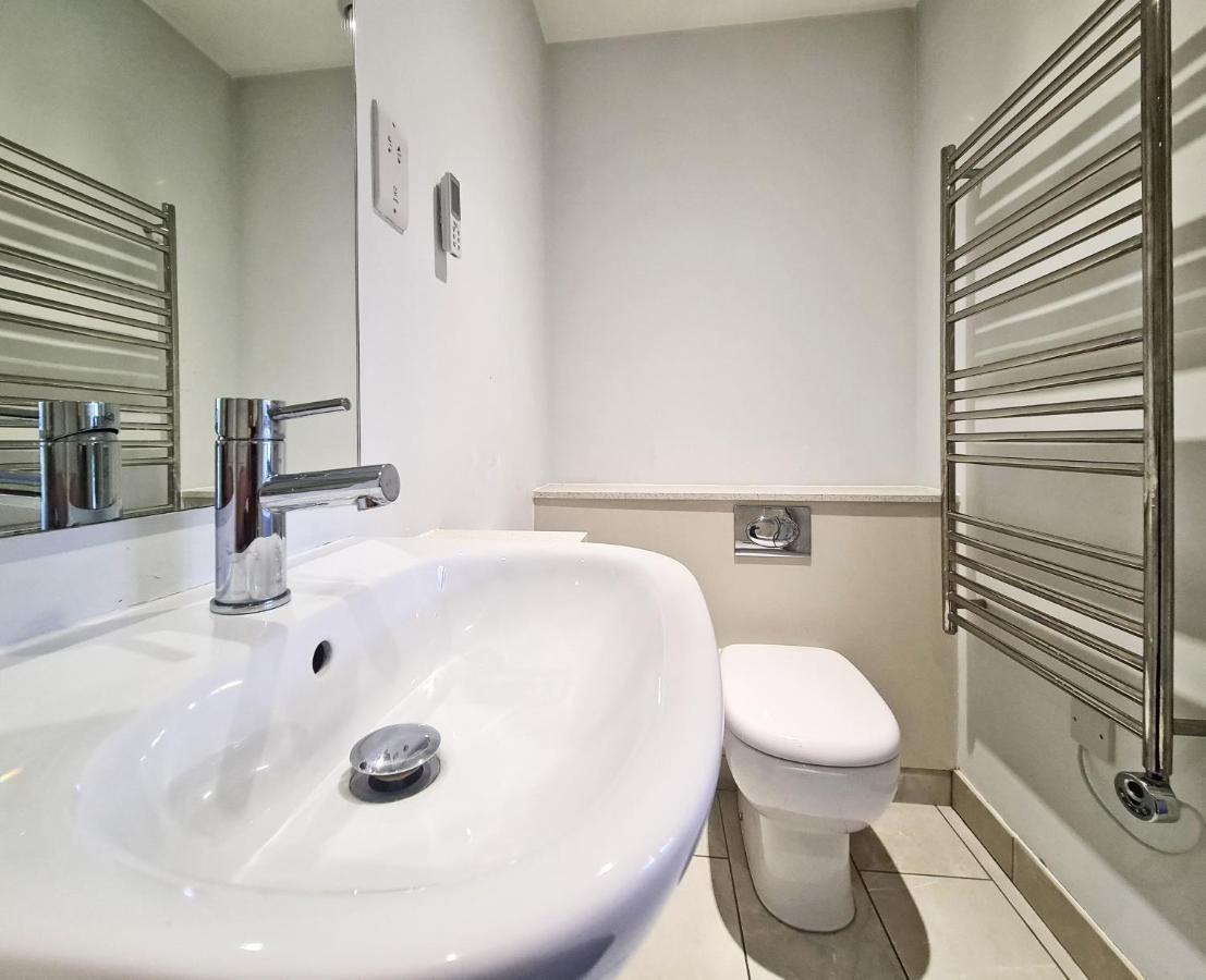3 Benbow Mews * Londen