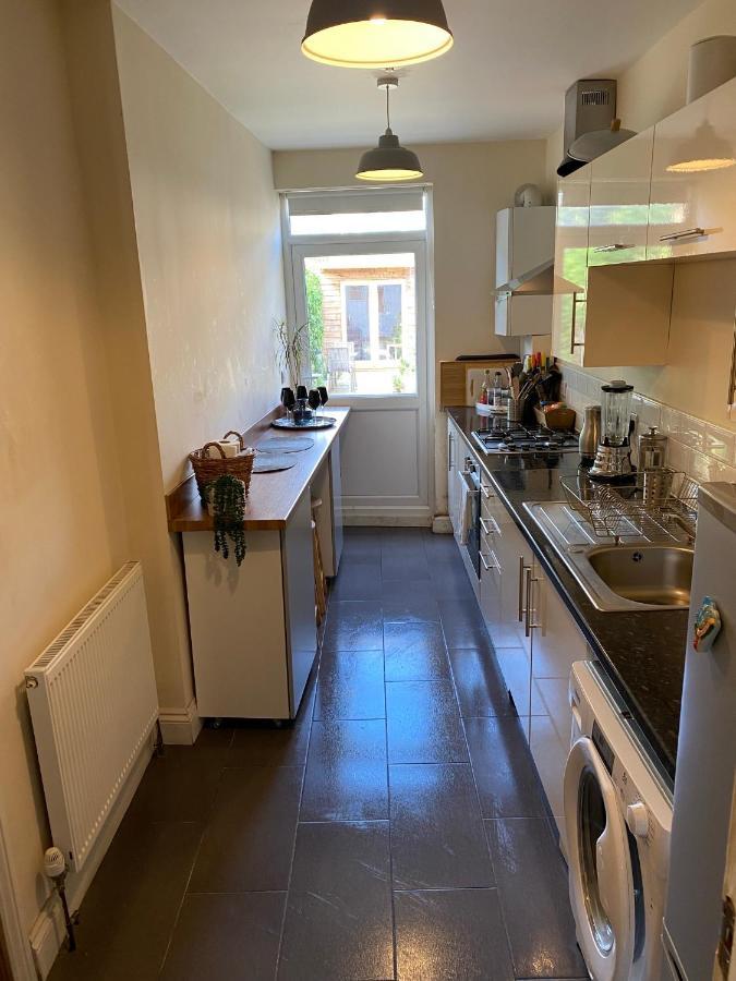 35 Mins To London. 3 Bedrooms. 2 Bathrooms With Garden Hébergement de vacances *