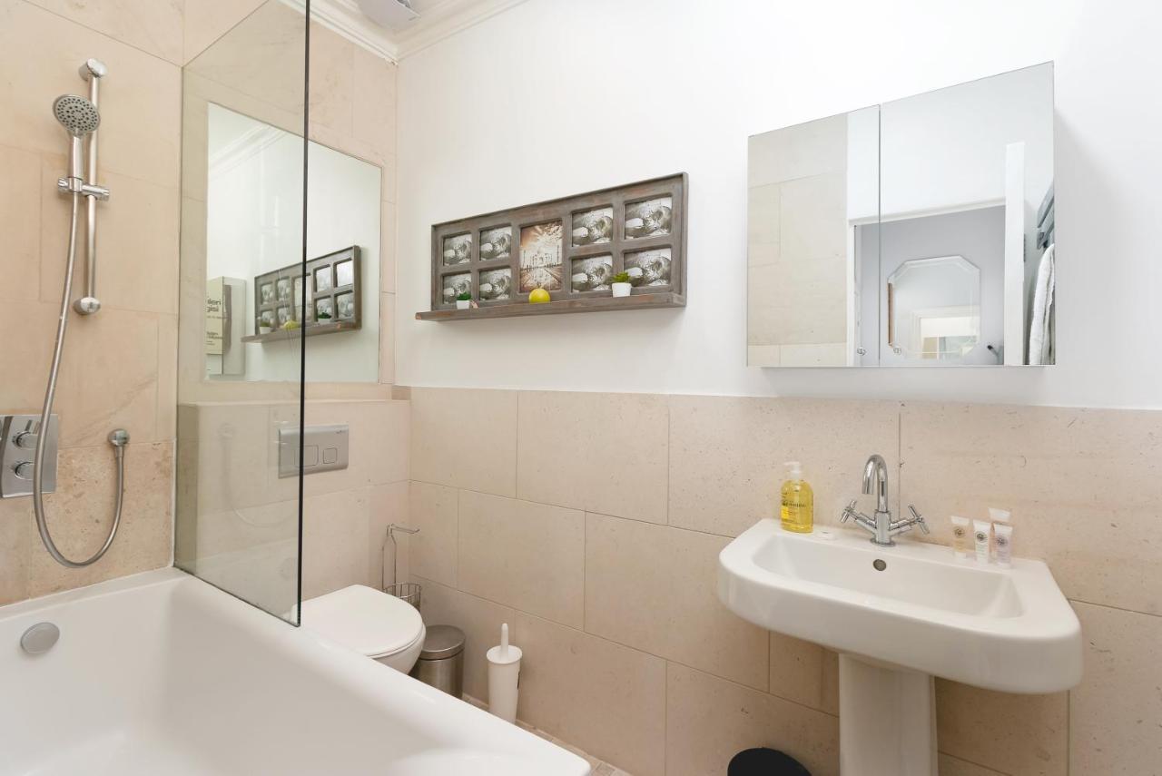 Penthousestays Notting Hill - Chic 2 Bedroom W/ King Beds - Near Portobello Road & Kensington High Street Lejlighed *