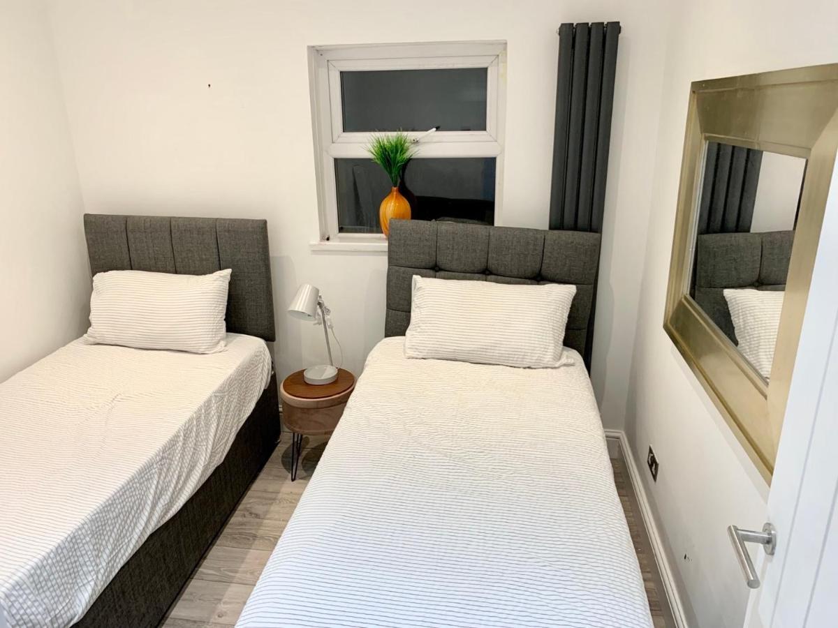 Modern 2 Bedroom With Private Garden Near Canary Wharf Lejlighed London