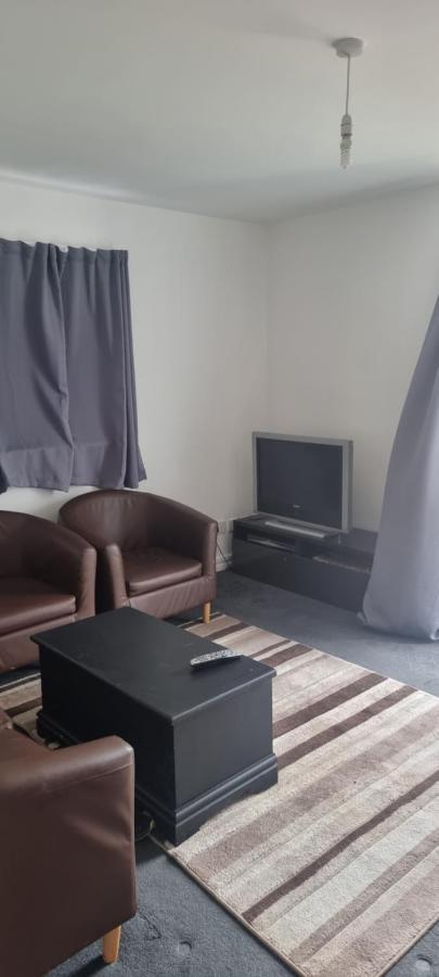 Very Two Bedroom In Lägenhet London