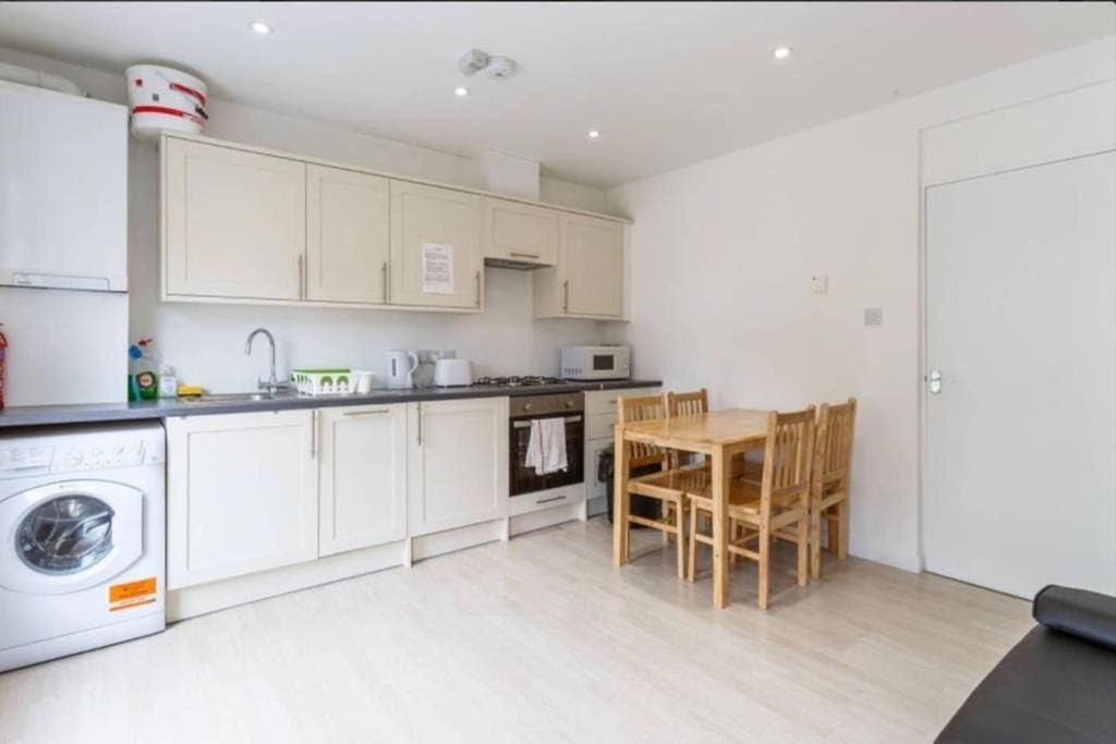 Lägenhet Renovated 4 Bed Flat In Islington *