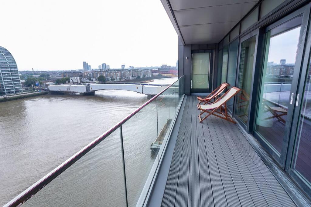 2 Bed 2 Bath - Amazing Views Of And River Thames Apartment *