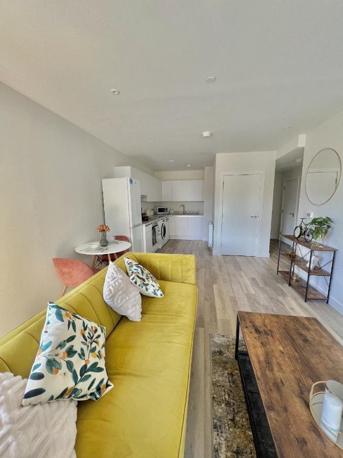 Modern In Shepherds Bush Near Westfield London