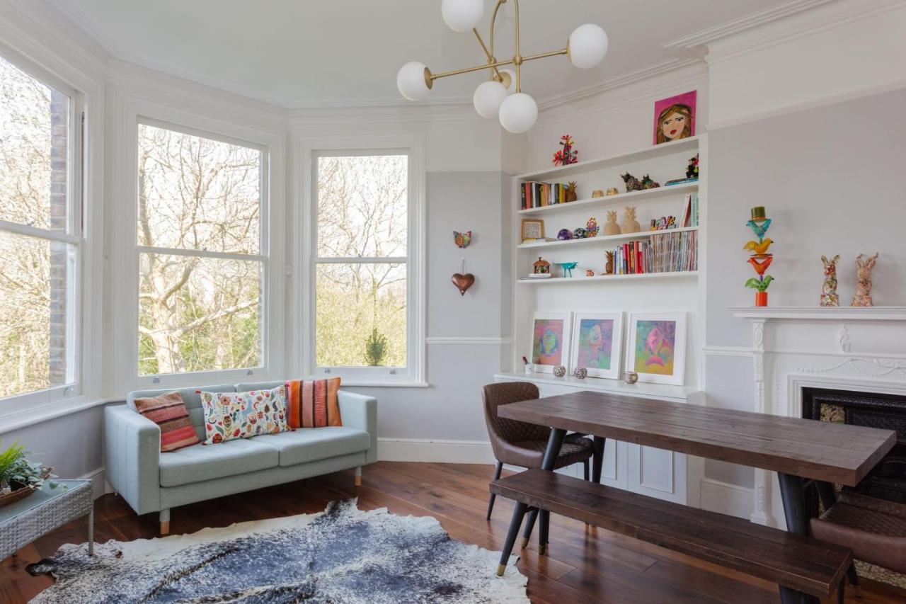 Newly Renovated 3 Bedroom In North West Lägenhet London
