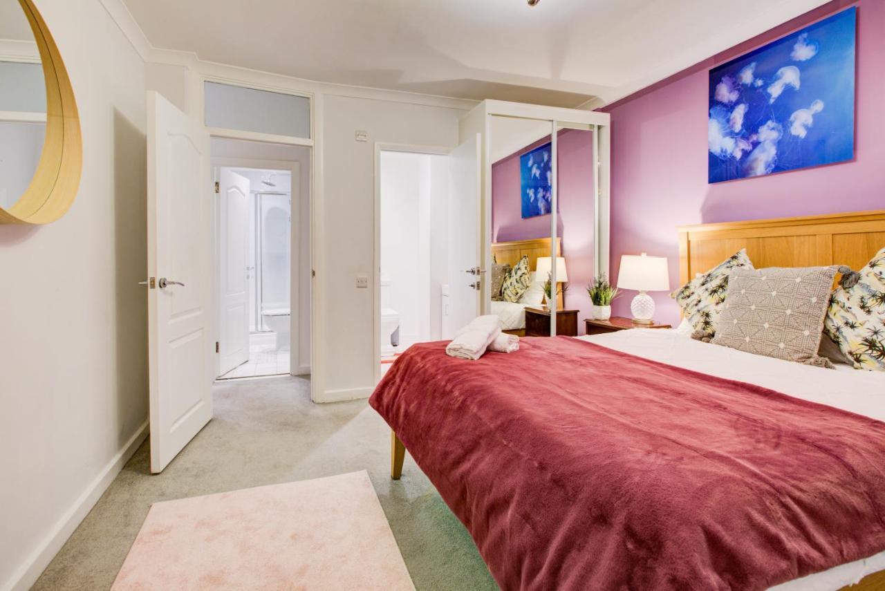 Lejlighed 3-bedroom, 3-baths In Super Posh Marylebone, Central London, W1
