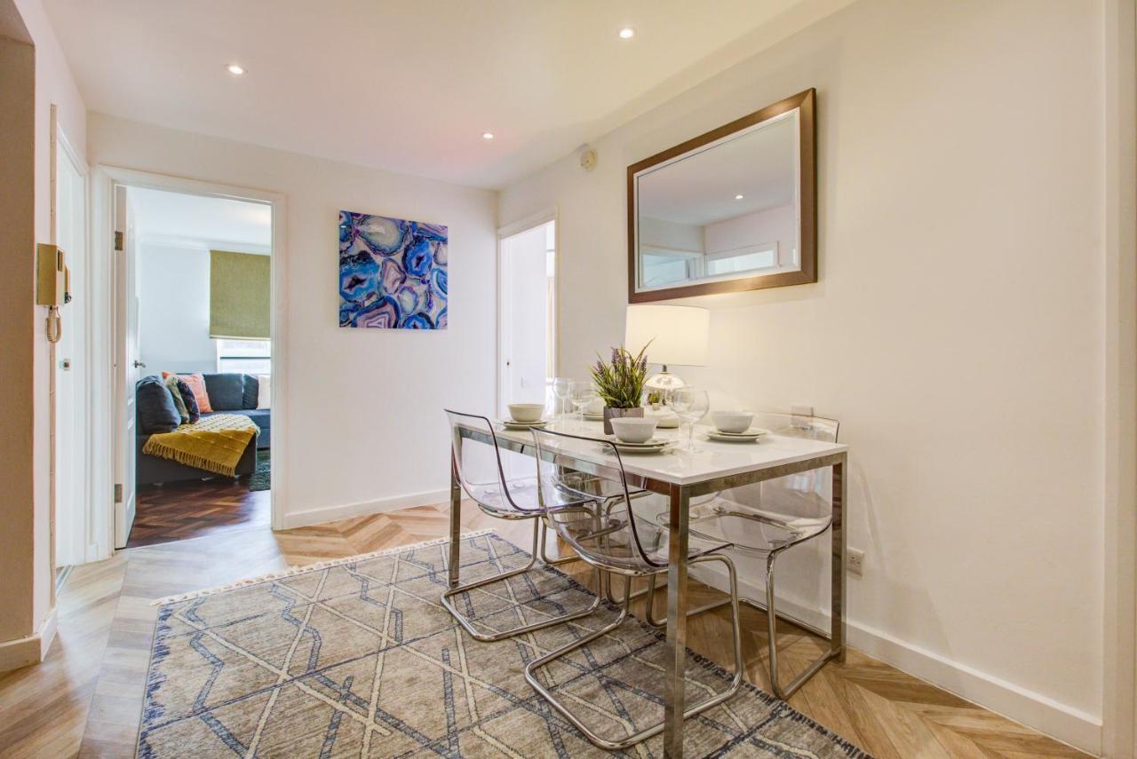 Lejlighed 3-bedroom, 3-baths In Super Posh Marylebone, Central London, W1 London