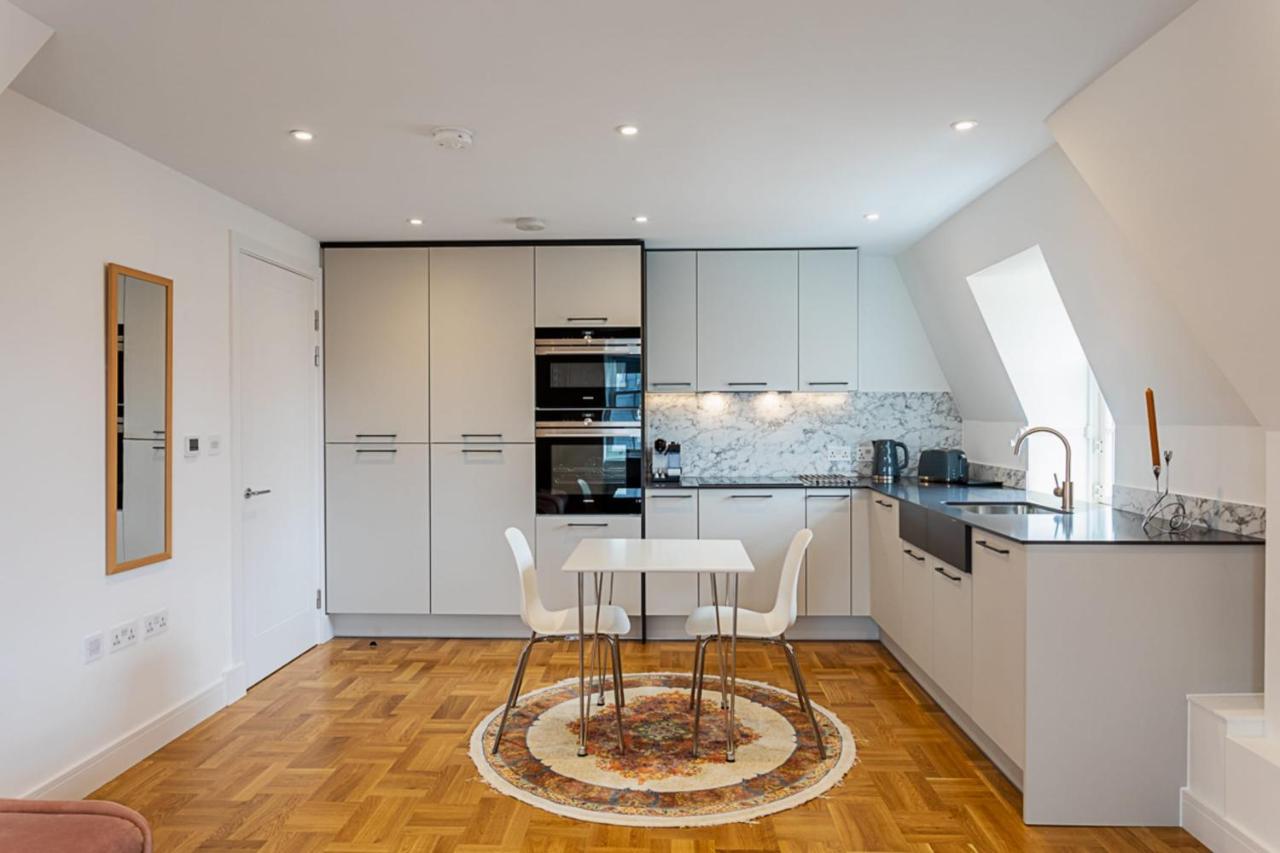 Modern And Stylish In West Kensington Londra