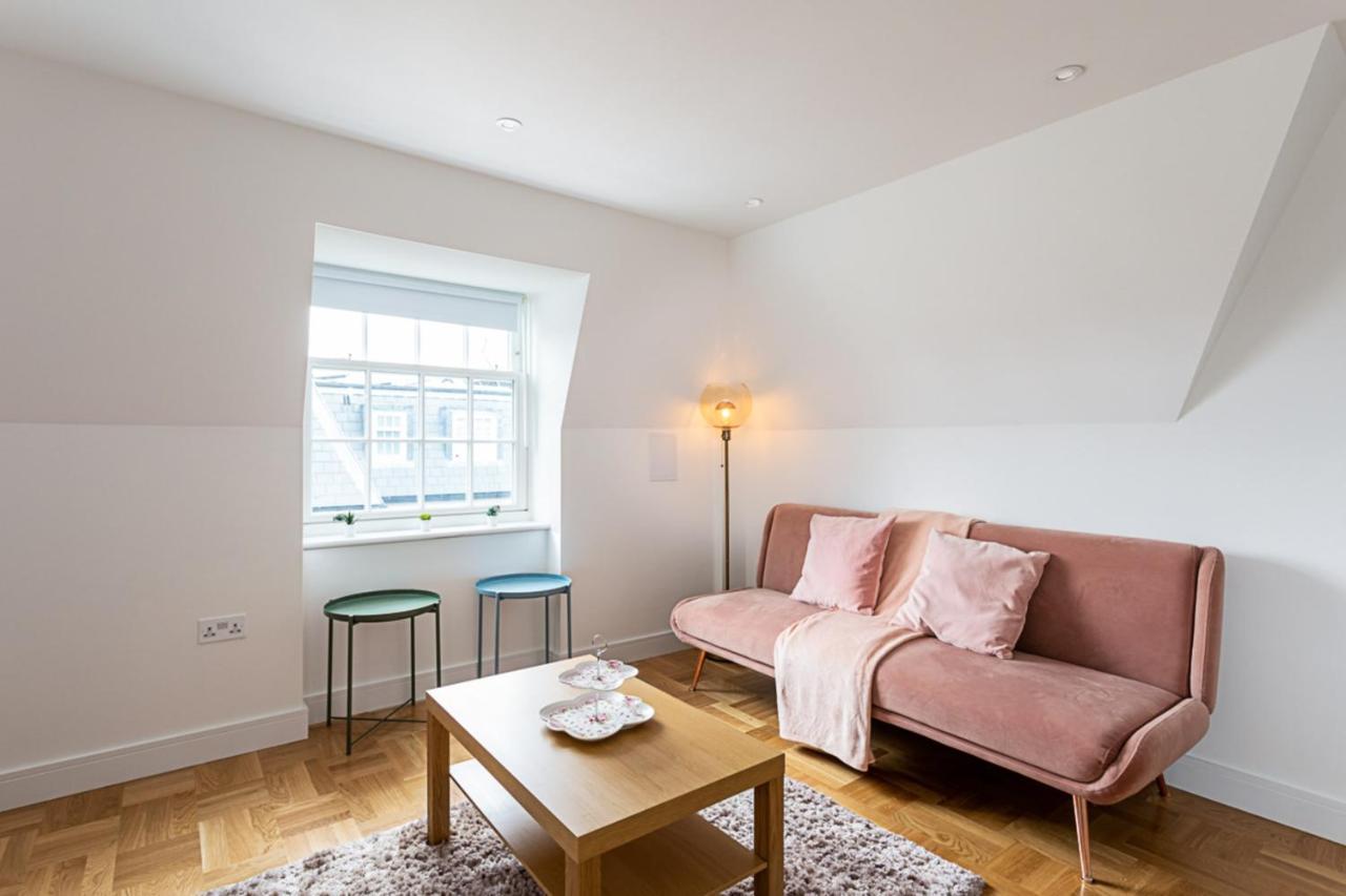 Modern And Stylish In West Kensington *