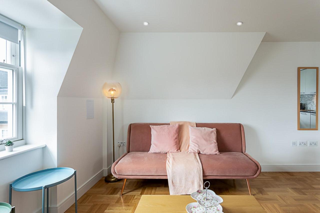 Modern And Stylish In West Kensington Londra