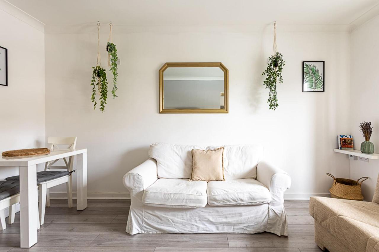 In Trendy Clapham Junction * London
