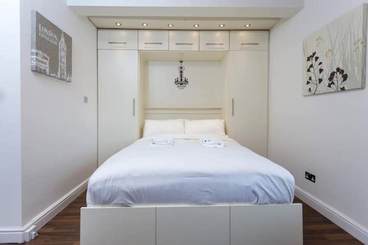 Stylish Studio Near Notting Hill Station! * Londra
