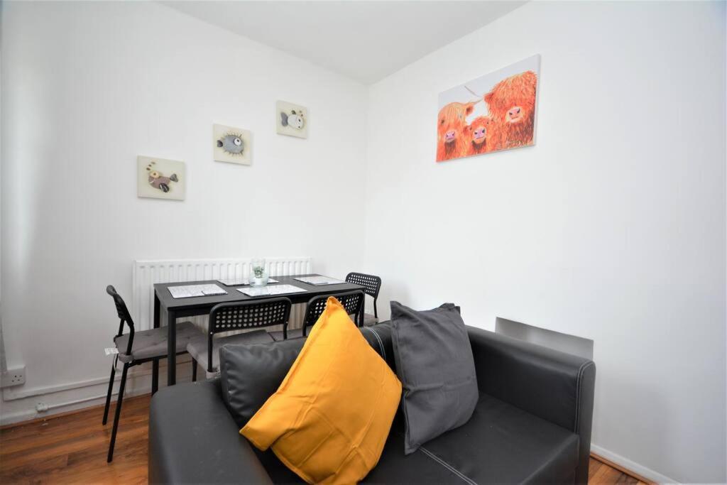 Lovely 2 Bedroom In Greater Appartement Londres