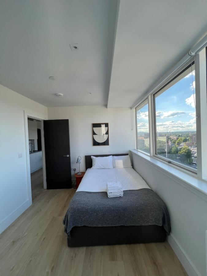 1 Double Bed Apartament With Gym, Cinema And Pool Table In Front Of The Wembley Stadium Lejlighed *