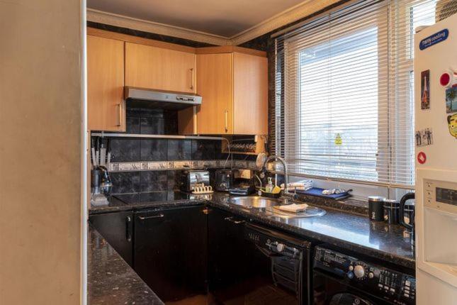 1 Bedroom Flat Close To With Free Parking Arrangement Appartement