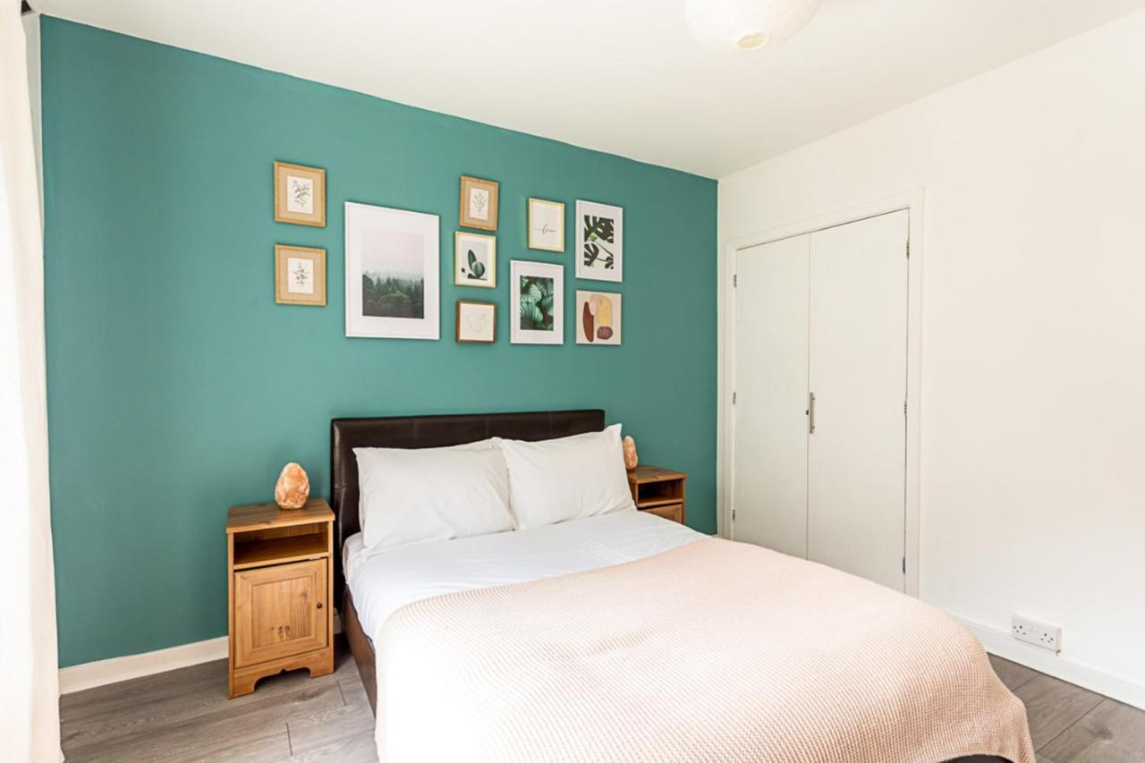 In Trendy Clapham Junction Apartment