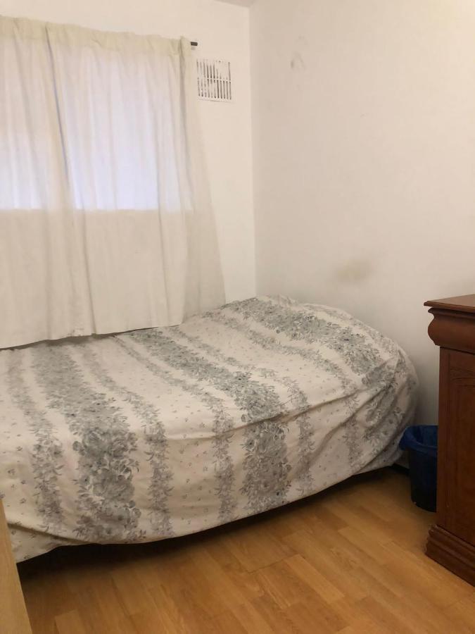 Private In 3 Bedroom Flat!! Hostel *