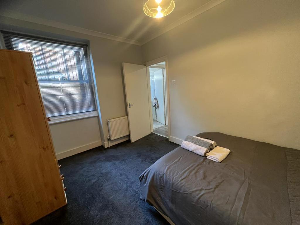 Apartment Complete One Bedroom Flat In Chiswick London, Fully Furnished London