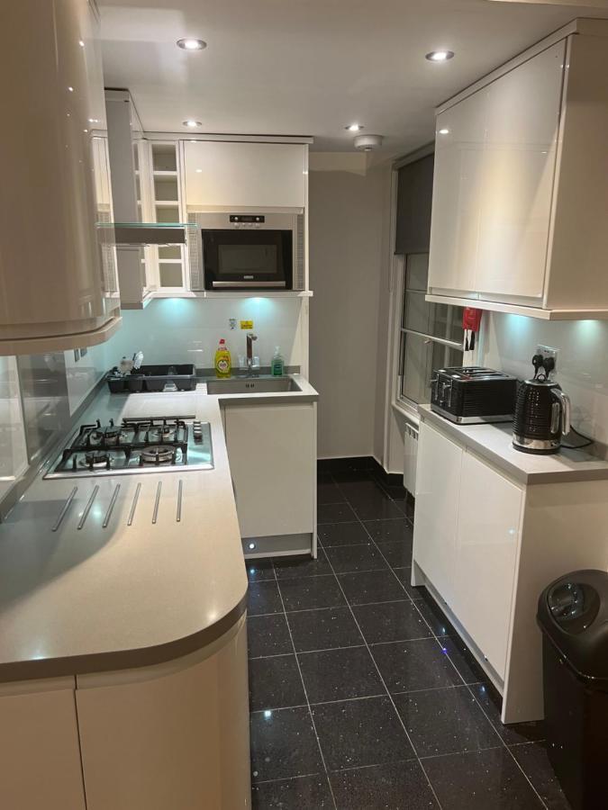 Beautiful 1 Bedroom Penthouse Flat Lägenhet
