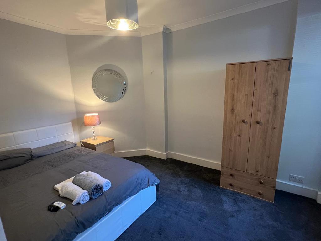 Apartment Complete One Bedroom Flat In Chiswick London, Fully Furnished London
