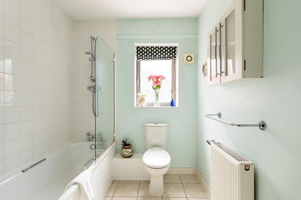 In Trendy Clapham Junction Apartment *
