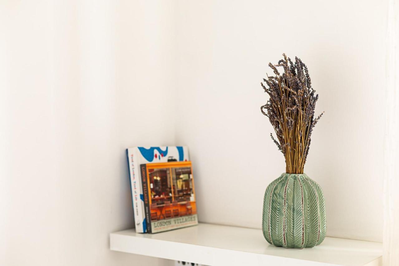 In Trendy Clapham Junction Apartment