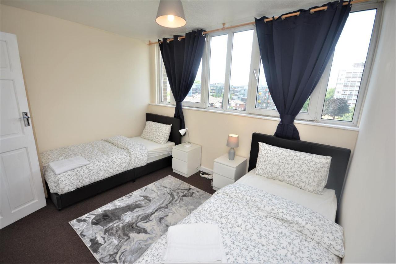 Zone 2 Two Bedroom Maisonette * Londen