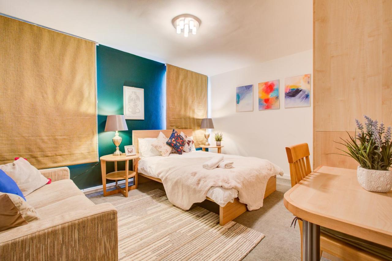 Lejlighed 3-bedroom, 3-baths In Super Posh Marylebone, Central London, W1 *