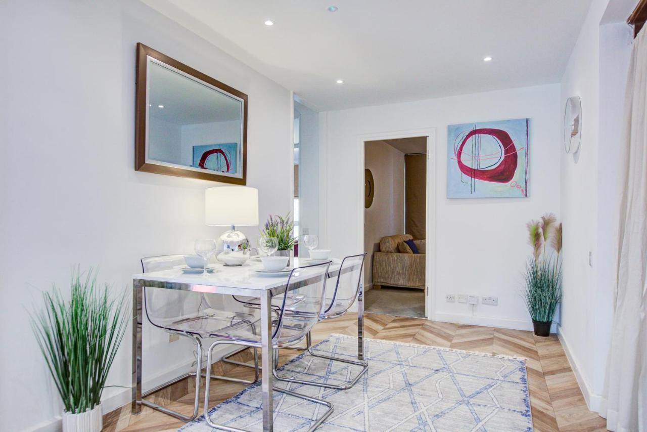 Lejlighed 3-bedroom, 3-baths In Super Posh Marylebone, Central London, W1 London