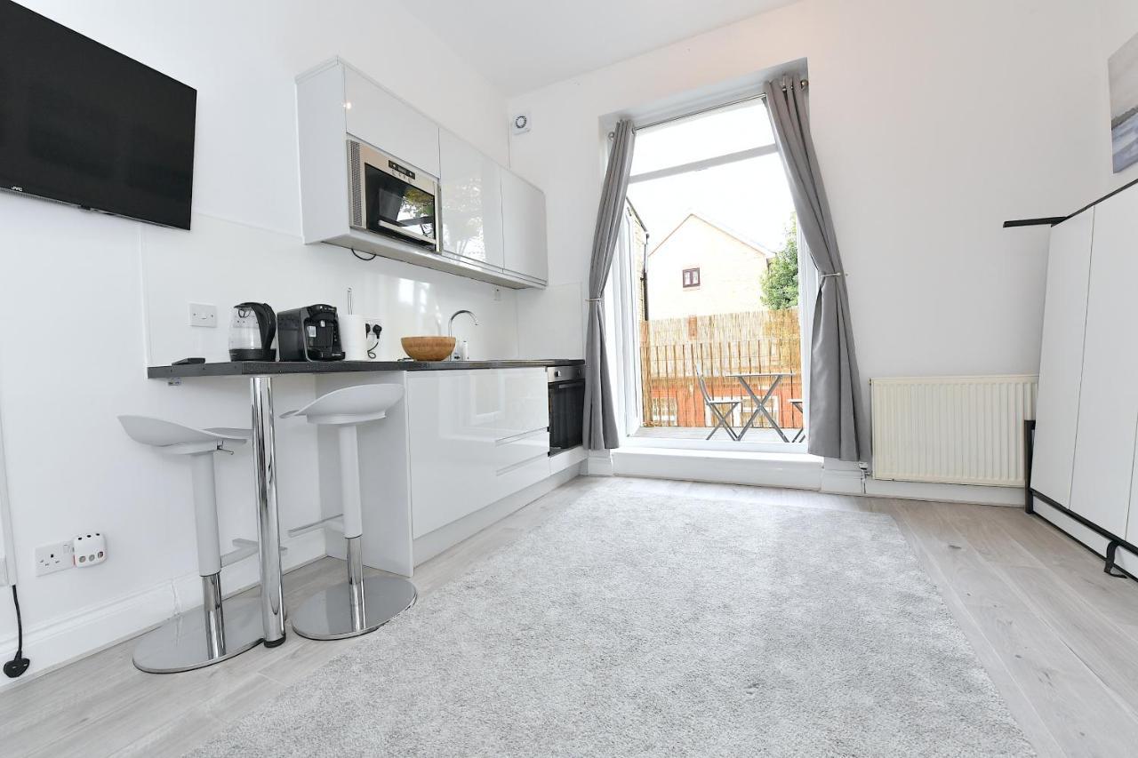 Very Close To Line Underground Shepherds Bush And Westfield Newly Refurbished * London