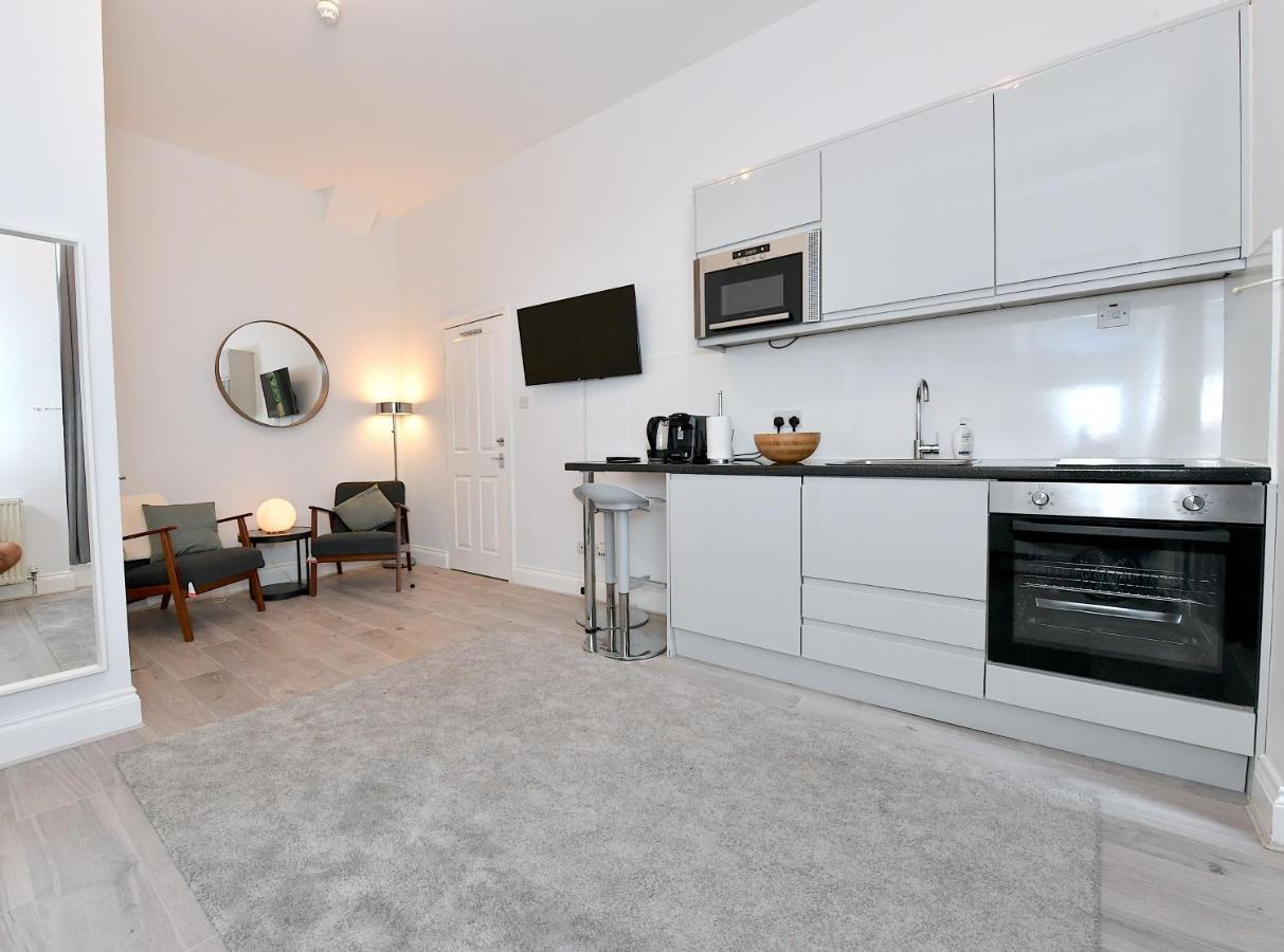 Very Close To Line Underground Shepherds Bush And Westfield Newly Refurbished Leilighet London