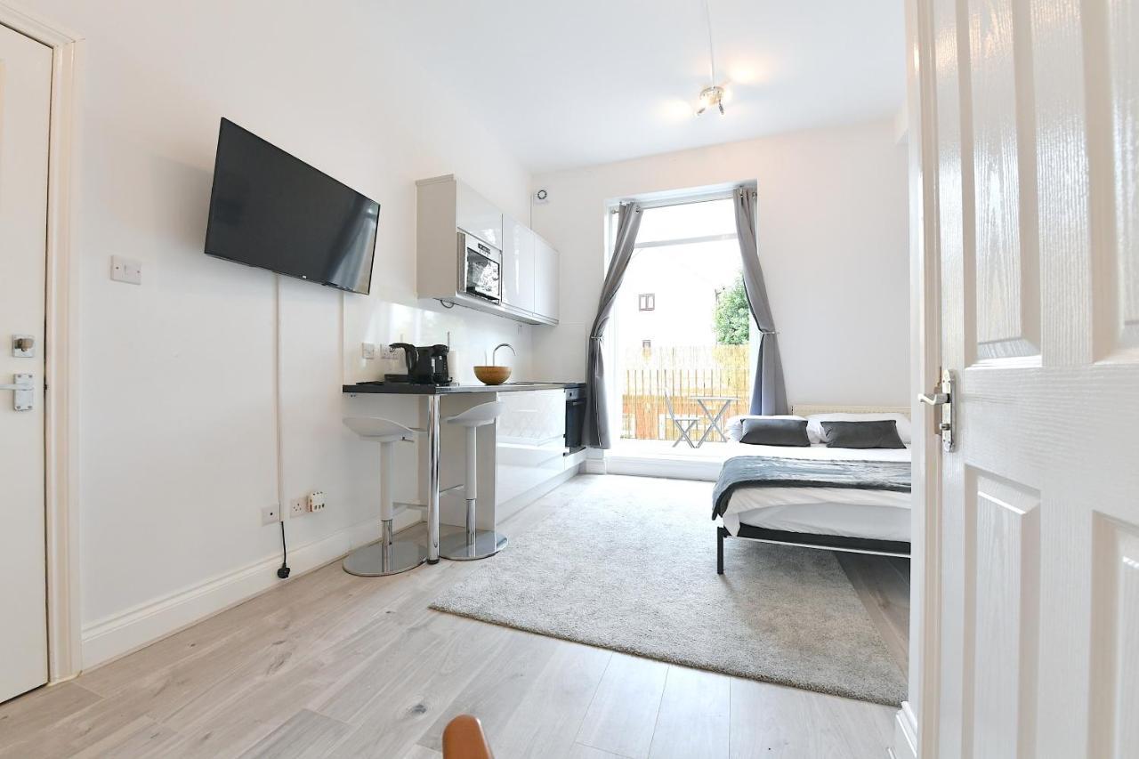 Very Close To Line Underground Shepherds Bush And Westfield Newly Refurbished Leilighet London