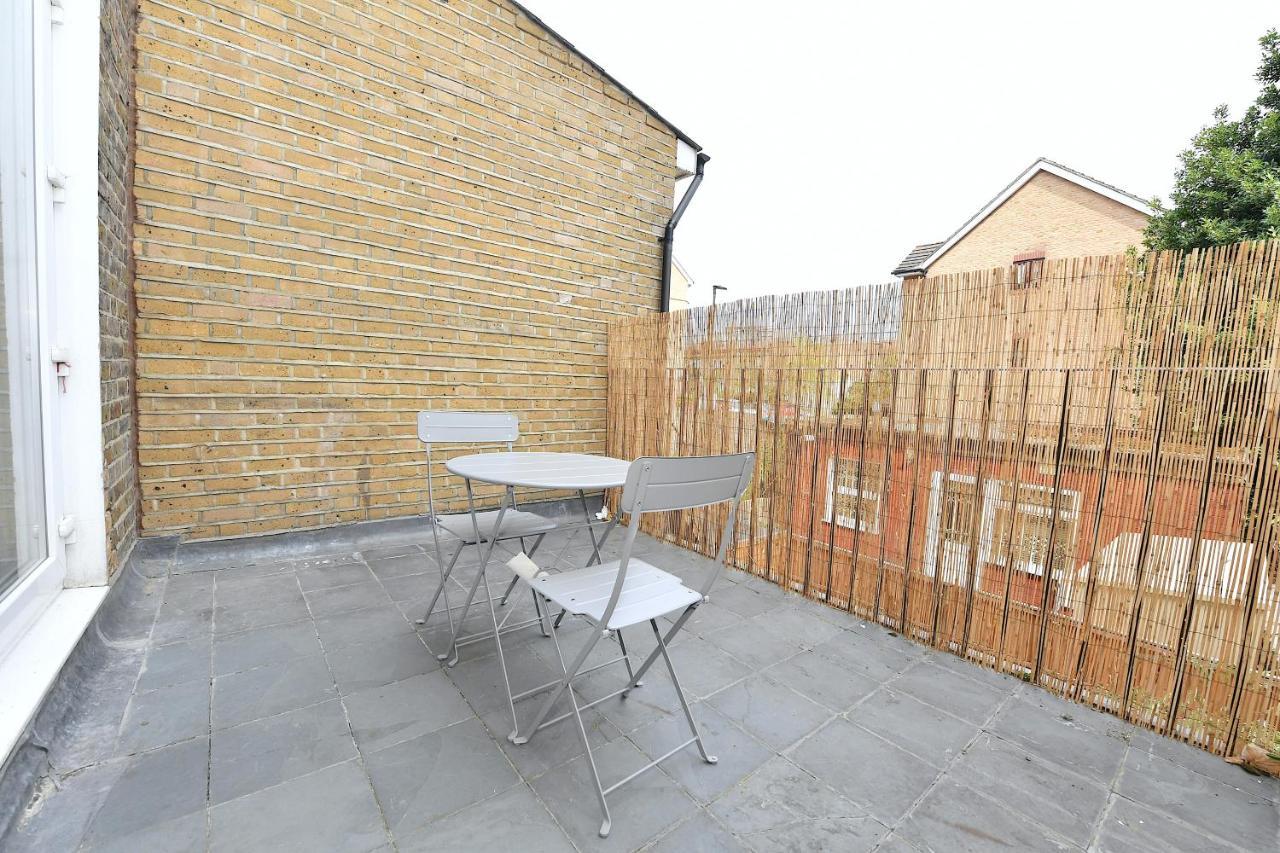 Very Close To Line Underground Shepherds Bush And Westfield Newly Refurbished Leilighet London