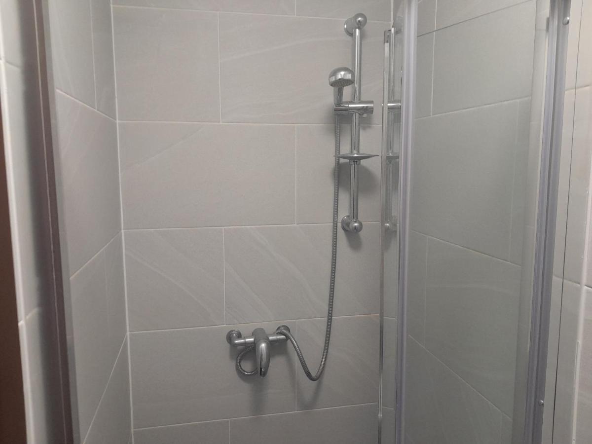 Lovely 1-bed Studio In Lägenhet London