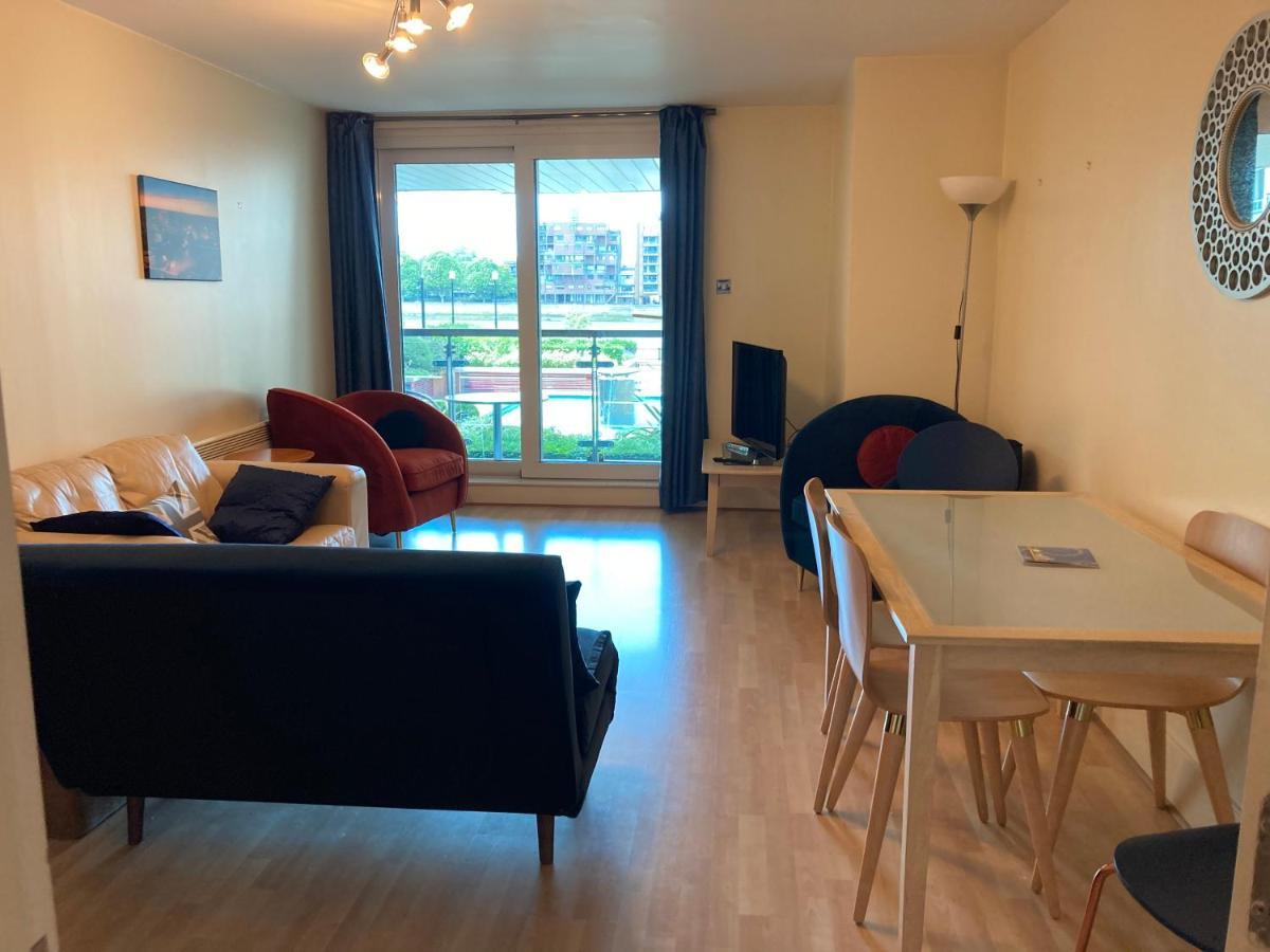 St George Wharf Apartment London