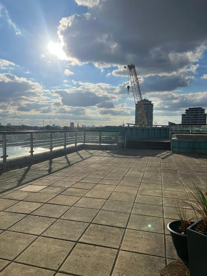 Stunning Penthouse Overlooking River Thames *
