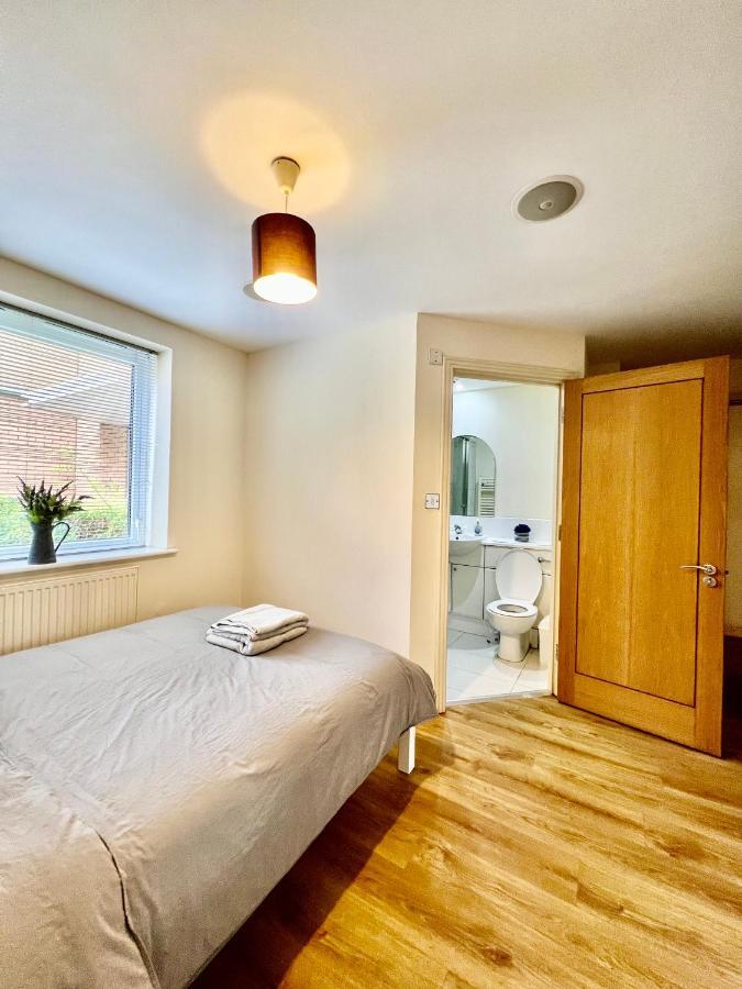 Luxury 3 Bedroom Riverside - Canary Wharf & The O2 Arena Apartment *
