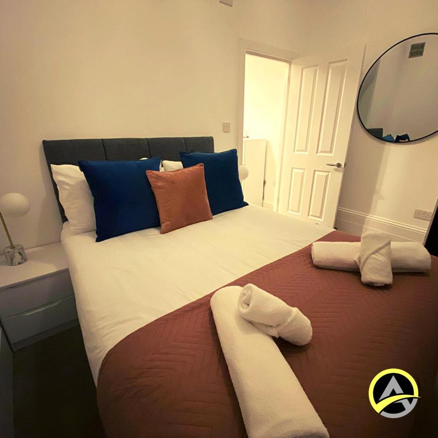 Camden Reach - Charles 2 Bedroom * London
