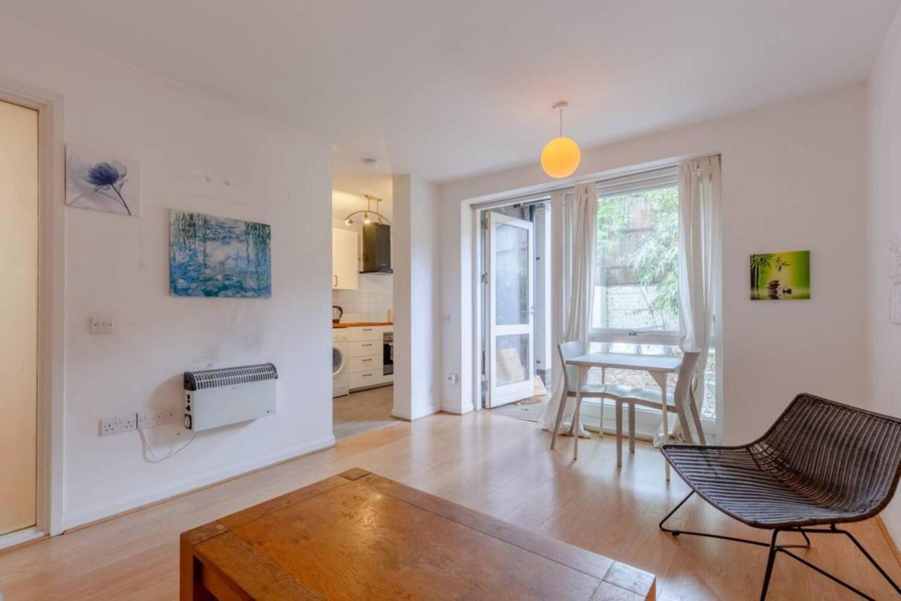 Spacious 1 Bed Near Shoreditch Park Lägenhet