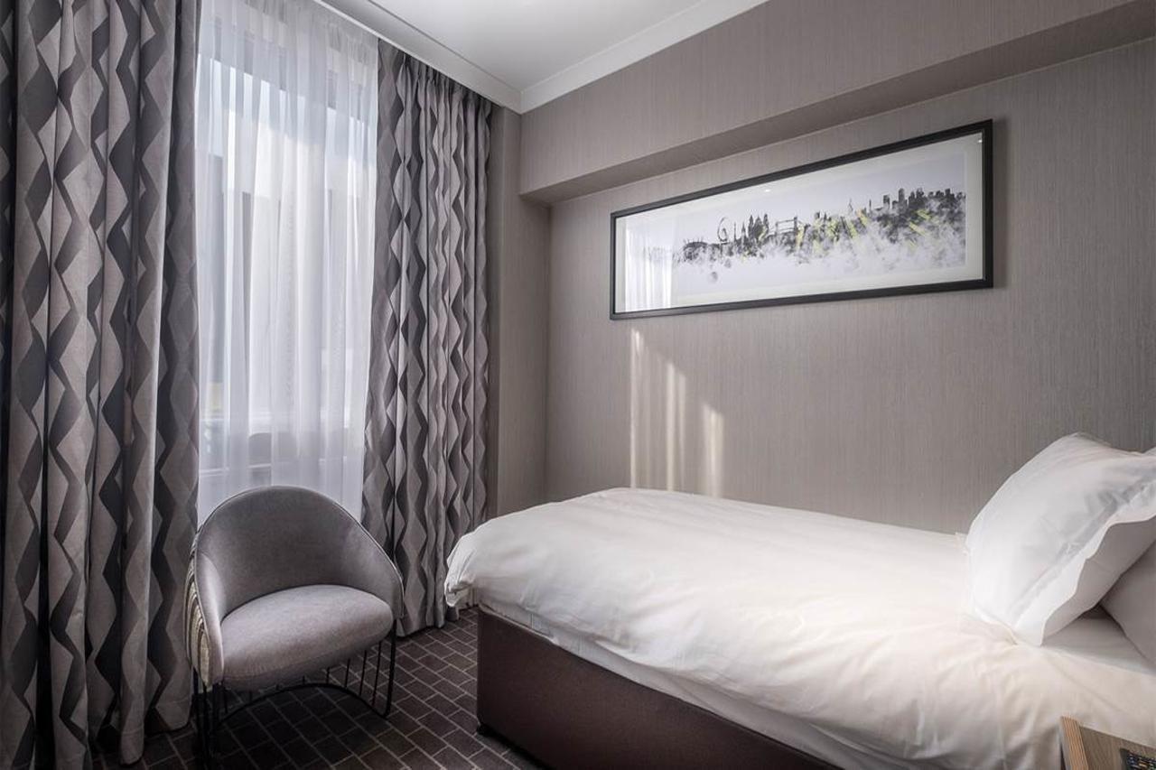 Sleeper At Royal National Hotell 4*