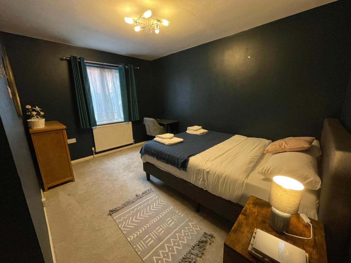 2 Bedroom Near Southfields Apartment