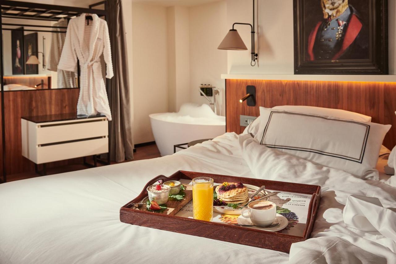 The Level At Melia White House Hotel