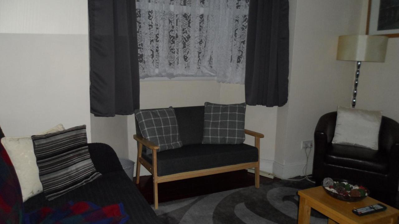 Feriehus Bubblesbnb 7 Bedroom House, 16 Beds, Sleeps 22 London